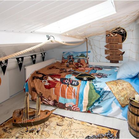 Trizay "Le Pirate Beneze"Gite Insolite,Situation Ideale,Accueil Attentionne מראה חיצוני תמונה